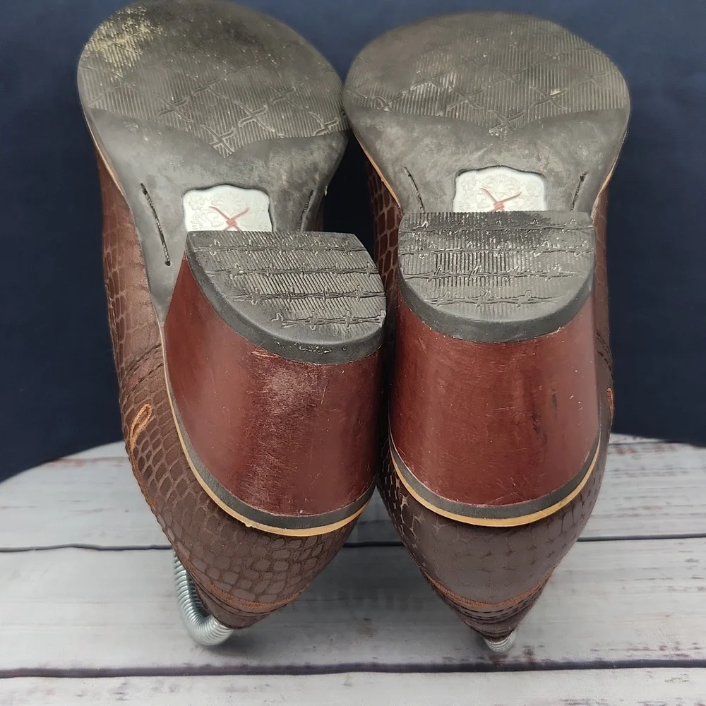 Twisted X | EUC Reptile Croc Embossed Leather Booties Ankle Boots Western Size 6